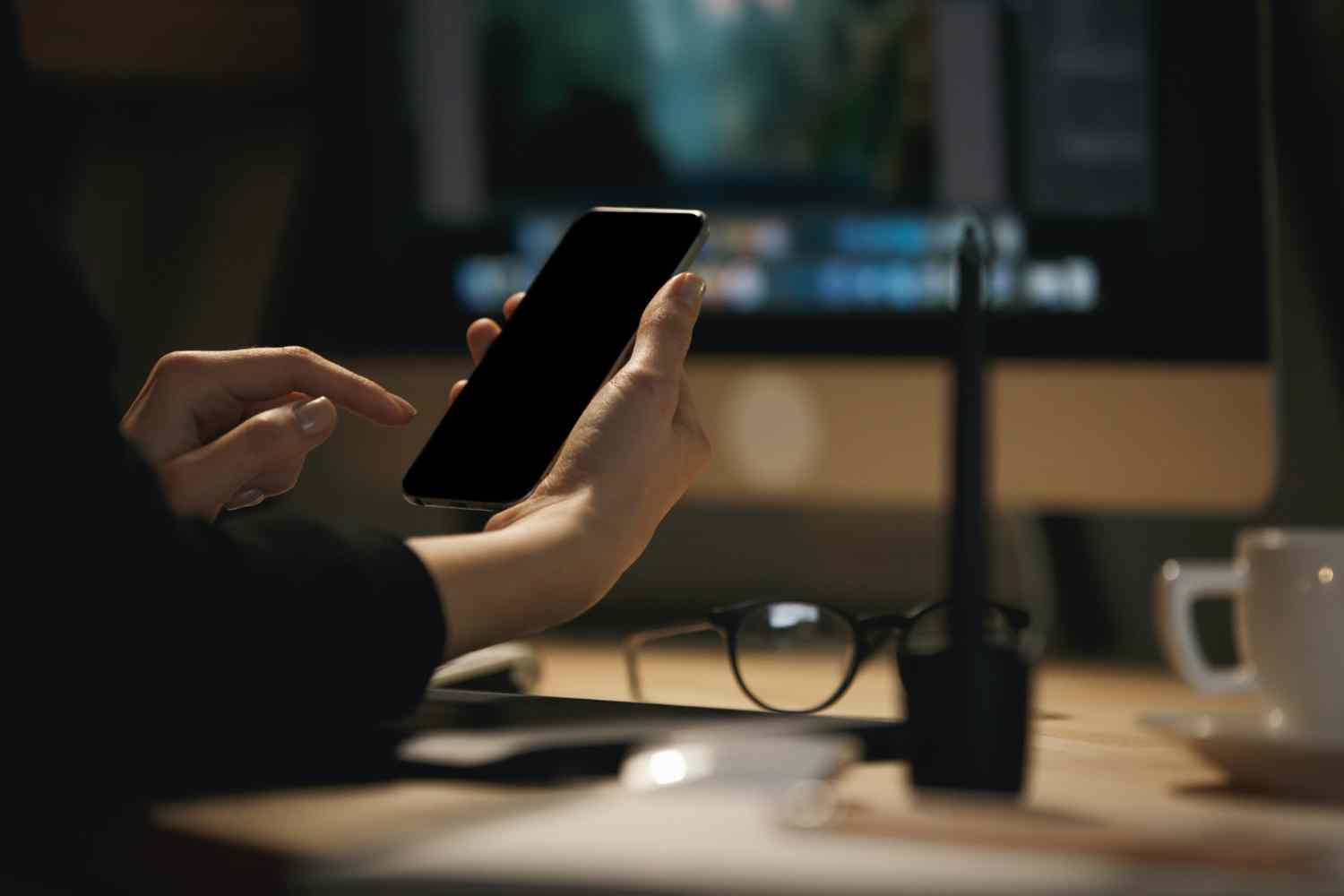 看別人手機內容違法嗎?律師帶你了解法律風險