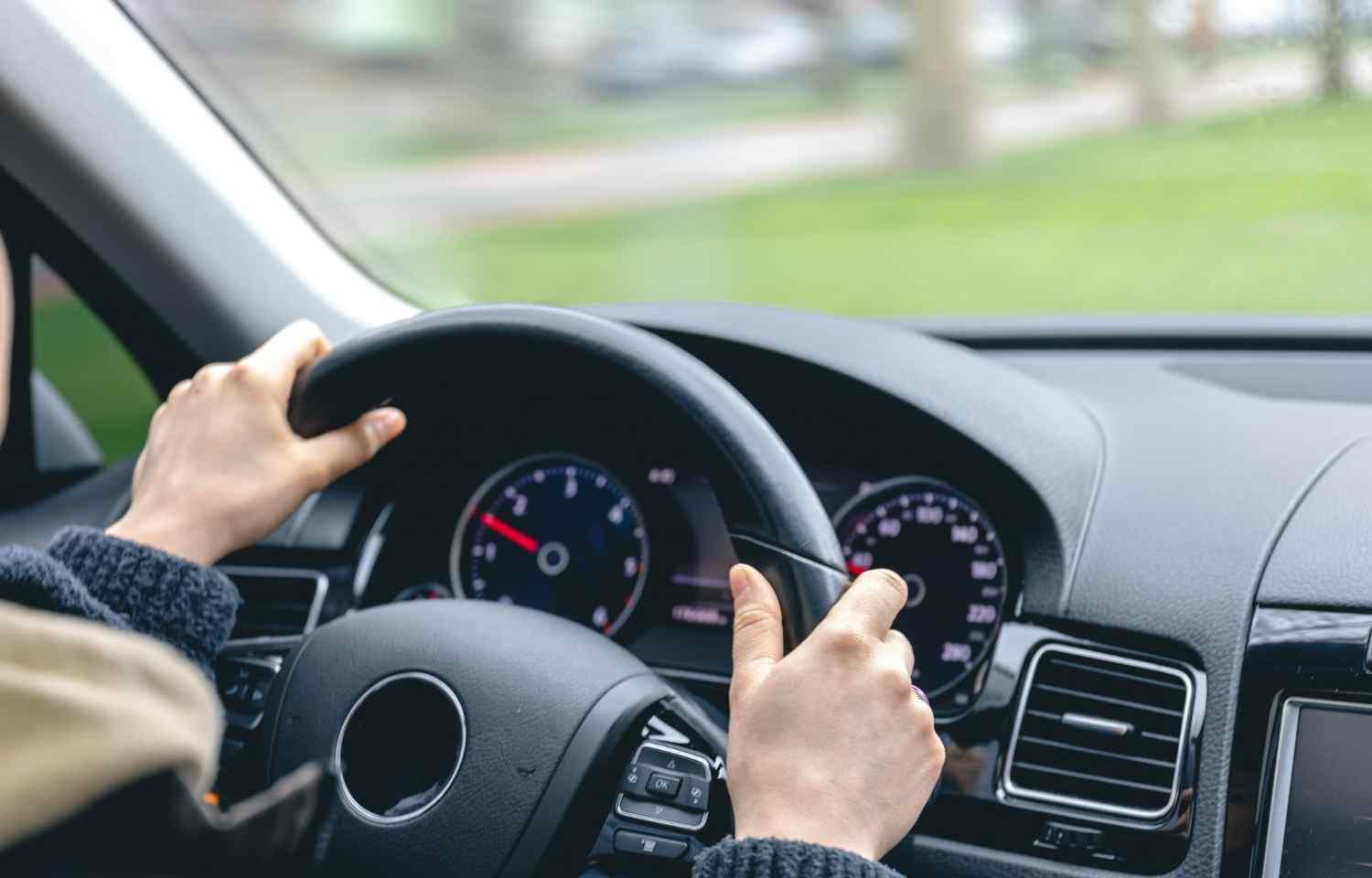 無照駕駛罰多少?新法罰則、車主責任與高齡駕駛完整解析
